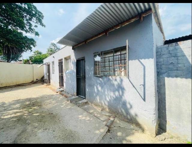 9 BEDROOM HOUSE FOR SALE IN GERMISTON CENTRAL